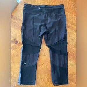 Lululemon crop mesh on bottom legging 8